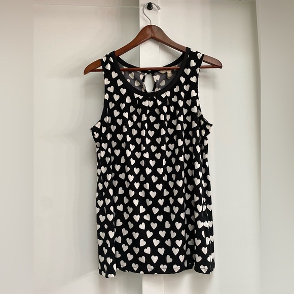 Banana Republic sleeveless scoop neck with black & white heart print - Size M 🤍 - Picture 4 of 4
